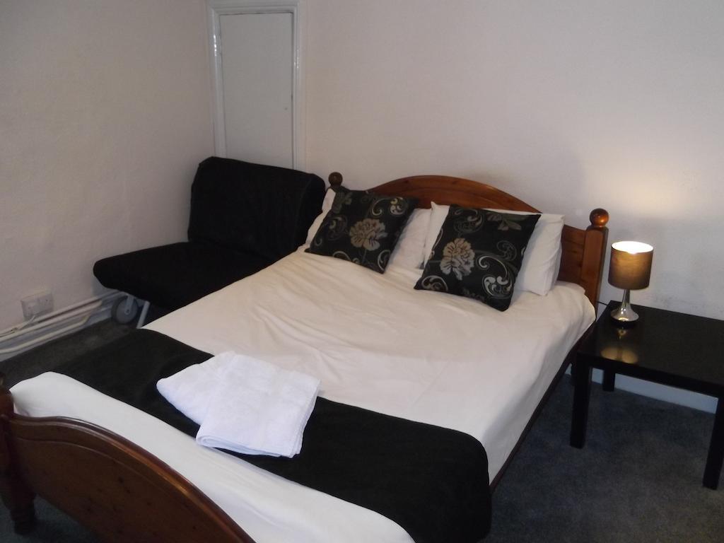 The Plough Bicester Room photo